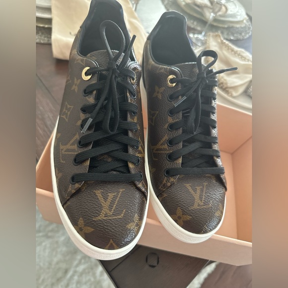 ** LIKE NEW ** 100% Authentic Louis Vuitton Frontrow Sneakers Size 8.5 Women’s - Picture 2 of 10